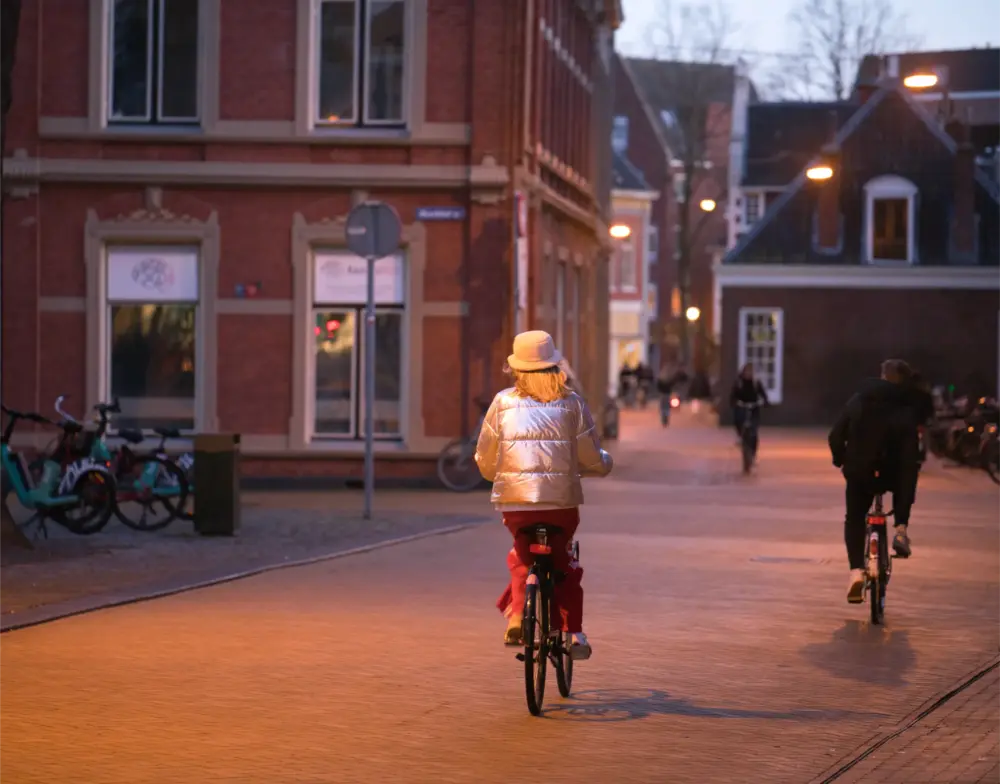 Avondfietser op A-Kerkhof