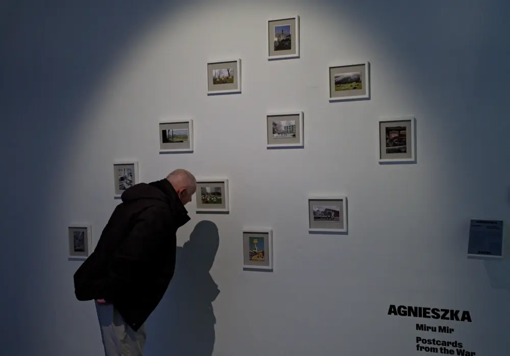 Fotodok: Postcards from the War